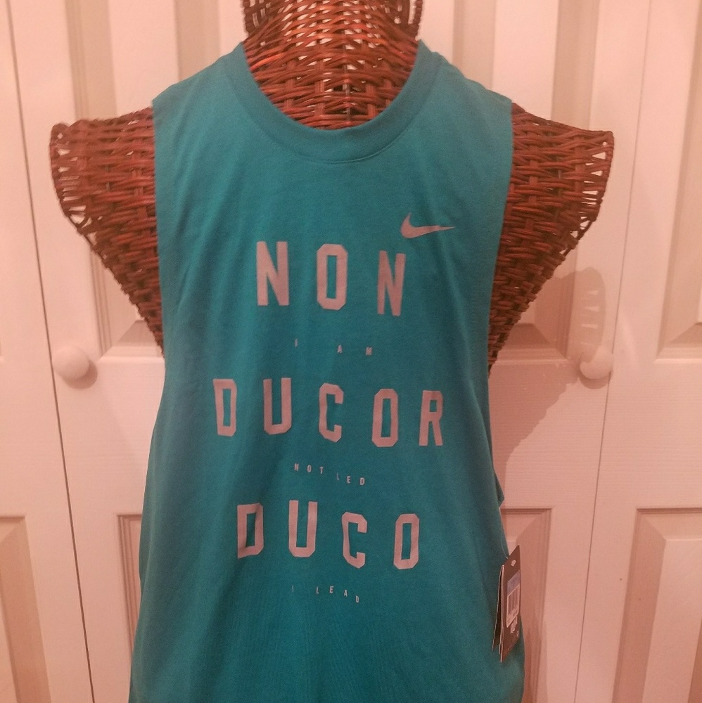 NWT Women's Nike Fri Fit Sleeveless Shirt